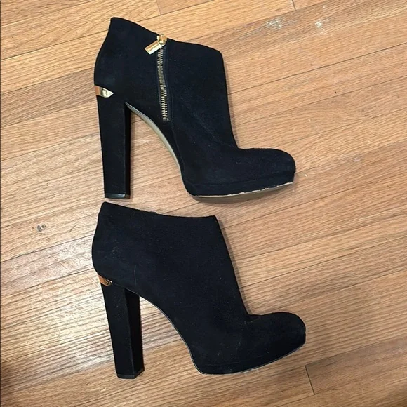 Michael Kors Black and Gold Ankle Boots Sleek Design - Picture 4 of 14